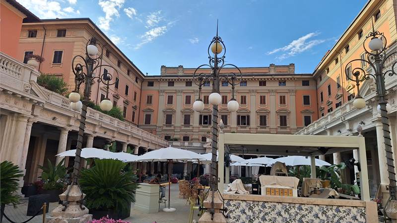 Ampio ed elegante appartamento centralissimo 